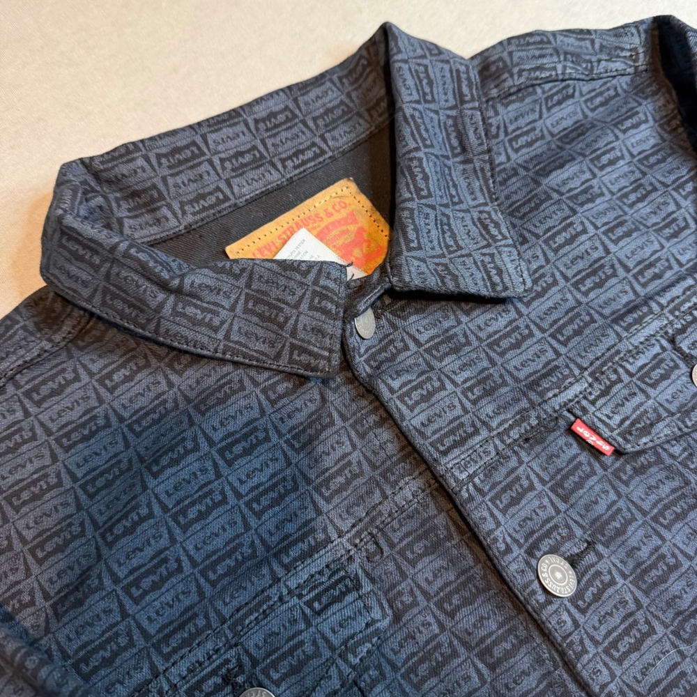 Levis Boys Denim Trucker Jacket XL All Over‎ Logo Print Dark Wash 91A205 New